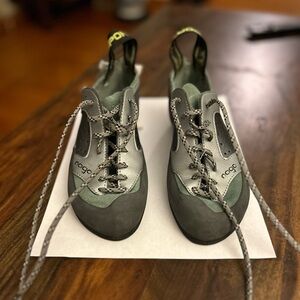 La Sportiva Nago Climbing Shoes in Sage, Size 35.5, Brand New